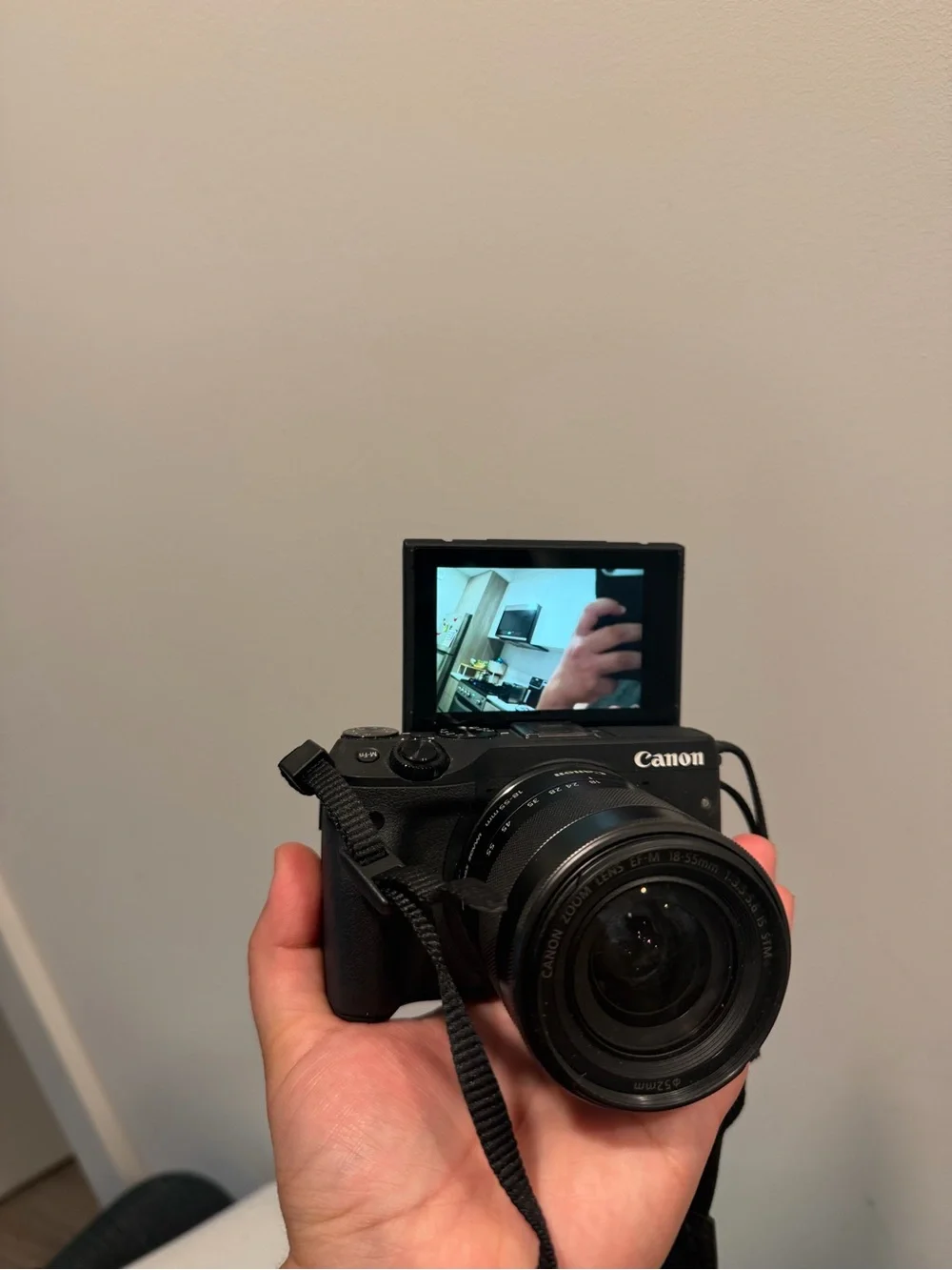 Canon Black Mirrorless Camera with 18-55mm Zoom Lens